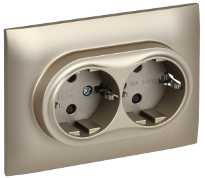 Розетка 2-м 16А С/У З/К со шторками в сборе Шампань Skandy