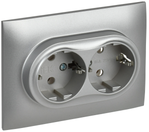 Розетка 2-м 16А С/У З/К в сборе Серебряный Skandy