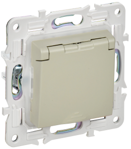 Розетка 1-м 16А С/У З/К со шторками с крышкой IP44 Бежевый Skandy
