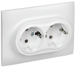 Розетка 2-м 16А С/У З/К в сборе Арктический белый Skandy