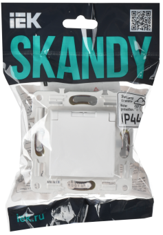 Розетка 1-м 16А С/У З/К со шторками с крышкой IP44 Арктический белый Skandy
